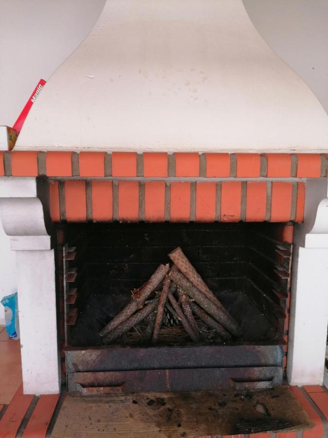 Villa Casinha Res Do Chao Na Nazare Com Quintal E Barbecue Exterior foto